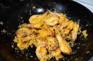 避風塘酥脆蝦的做法步驟：10