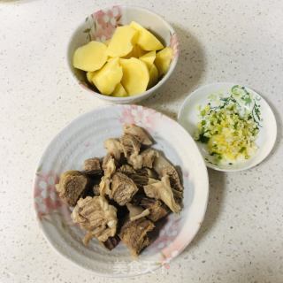 吃了還要再添飯的一道菜——泰式咖喱牛肉的做法步驟：3