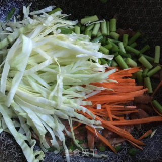 臘腸炒意面的做法步驟：7