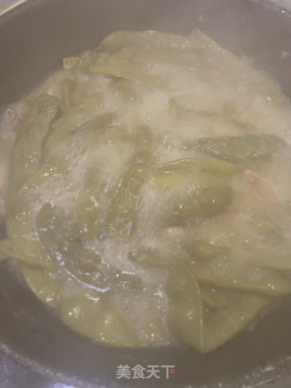 五花肉排骨燉豆角的做法步驟：7
