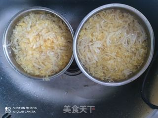 酸菜粉條燉排骨的做法步驟：3