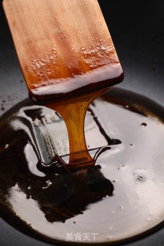 水能熬糖色嗎，用水怎么熬糖色的做法步驟：4