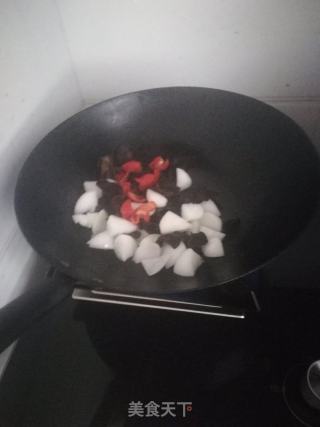 木耳炒皮芽子的做法步驟：5