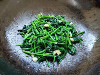蒜香炒菠菜的做法步驟：5