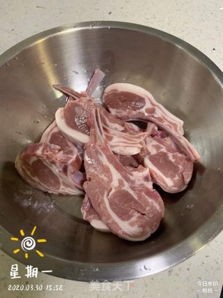 鮮嫩多汁法式羊排的做法步驟：1