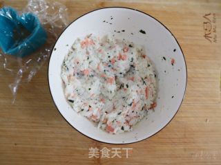 海苔火腿飯團(tuán)（剩米飯花樣吃法）的做法步驟：4