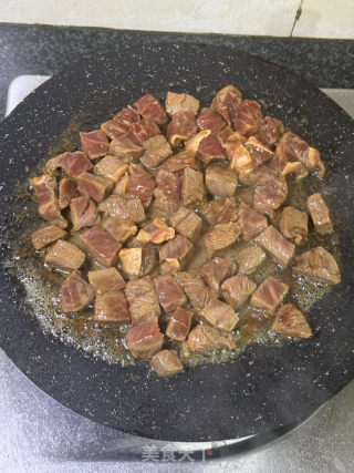黃油口蘑牛肉粒的做法步驟：8