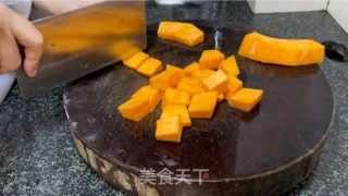 奶香南瓜燕麥粥的做法步驟：2