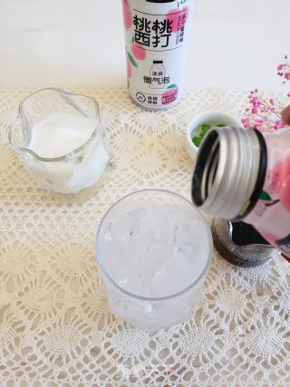 桃桃西打冰拿鐵的做法步驟：4