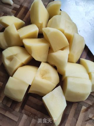 土豆燜雞的做法步驟：2