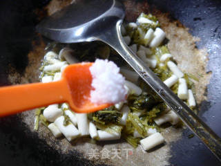 雪菜炒海鮮菇的做法步驟：6