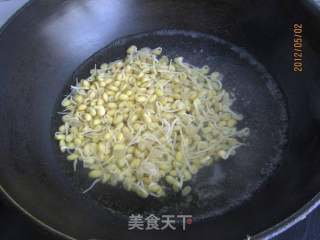 黃豆芽拌萵筍丁的做法步驟：1