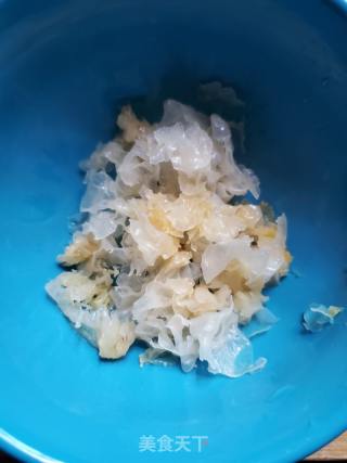 黑糖燉紅棗銀耳的做法步驟：1