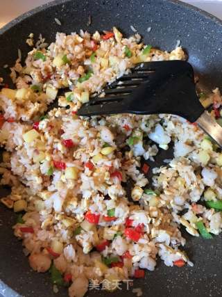 飄香泰式鮮蝦菠蘿飯的做法步驟：5