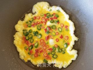 單餅夾馓子雞蛋的做法步驟：5