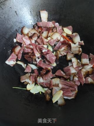臘肉炒菌菇的做法步驟：6
