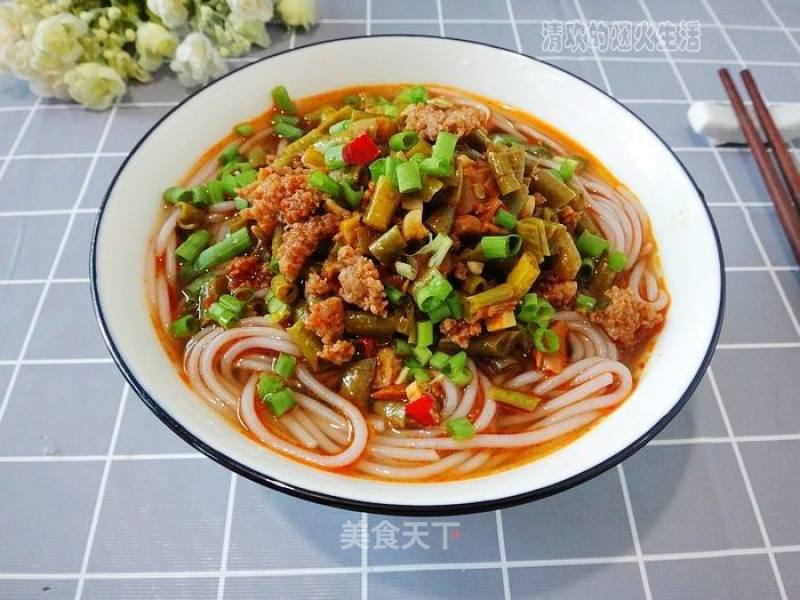肉末豇豆紅米線的做法