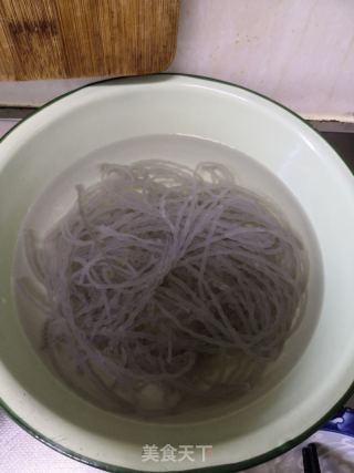 酸菜粉條燉排骨的做法步驟：18