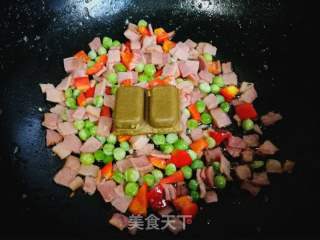 咖喱菠蘿炒飯的做法步驟：9