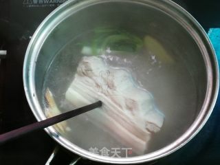 酸菜白肉的做法步驟：3