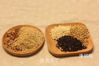 五谷海鮮焗飯的做法步驟：1