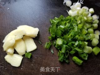 鯽魚蘿卜湯的做法步驟：3