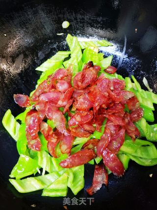 豉香青椒炒臘腸的做法步驟：5