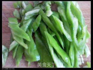 家常小炒----青椒胡蘿卜絲的做法步驟：1