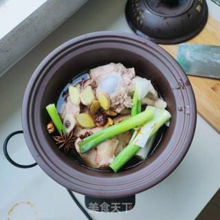 電砂鍋醬大骨的做法步驟：9