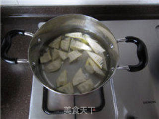 鮮筍紅燒肉的做法步驟：2