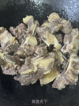 東北燉牛排骨的做法步驟：7