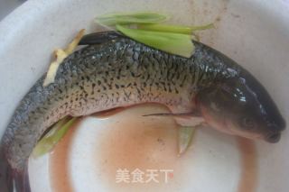 無油烹魚-家庭制【西湖醋魚】（選料、片魚、調味步步詳細）的做法步驟：4