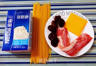 奶油培根香菇意面的做法步驟：1