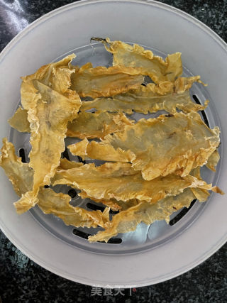 魚膠泡發的做法步驟：3