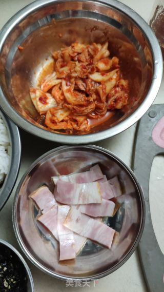 泡菜培根芝士炒飯的做法步驟：2