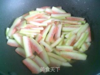 鮮蝦魚板炒西瓜皮的做法步驟：9