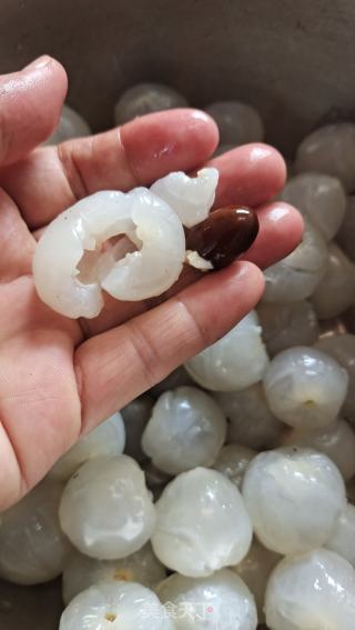 荔枝釀酒的做法步驟：4