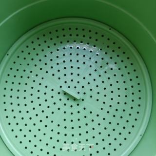 自發(fā)綠豆芽的做法步驟：1