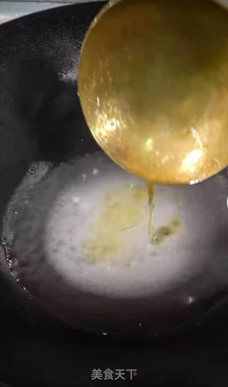 糖色怎么炒，如何炒糖色紅亮不發(fā)苦？的做法步驟：1