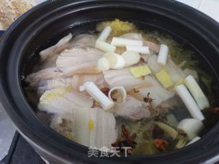 五花肉燉酸菜的做法步驟：7