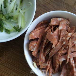 臘腸炒意面的做法步驟：5