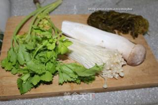水煮酸菜杏鮑菇粉絲煲的做法步驟：1