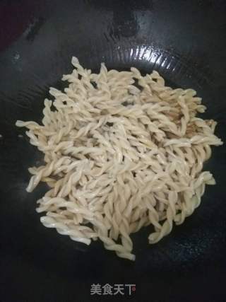 素炒螺螄粉的做法步驟：6