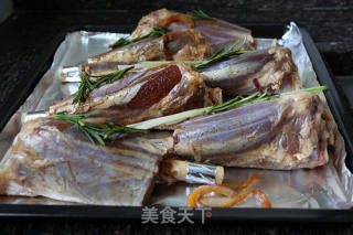 舌尖上的美味【迷迭香烤法式羊前腱】的做法步驟：3