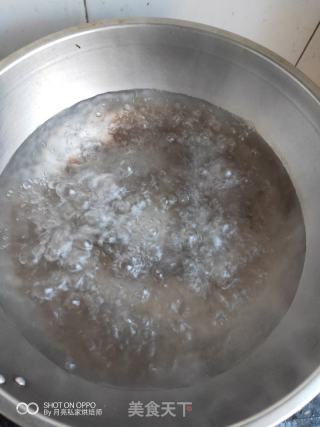 把隔壁的小孩都饞哭了的簡單Q彈的黃瓜豬肉炒意大利面的做法步驟：4