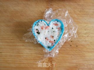 海苔火腿飯團(tuán)（剩米飯花樣吃法）的做法步驟：5