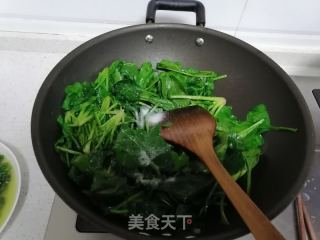素炒菠菜的做法步驟：3