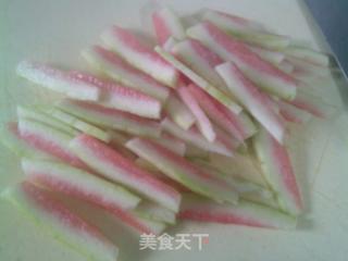 西瓜皮炒夜開花的做法步驟：5