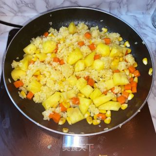 菠蘿炒飯的做法步驟：8