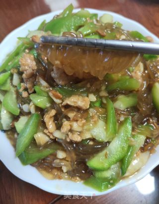 絲瓜燜粉條的做法步驟：8